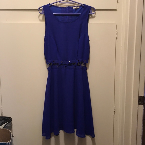 Dress - Picture 1 of 3